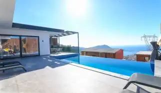 Antalya Kaş Kalkan Akbel mevkiinde konumlanan Villa Leaven iki yatak odalı dört kişilik muhafazakar Bir Villadır .muhteşem bir deniz manzarasına sahiptir. 2 yatak odası bulunan villamızın ebeveyn odasında jakuzi, diğer odasında bebek yatağı vardır. Havuz alanı korunaklı olup, dışarıdan gözükmemektedir. Muhafazakar tatil için ideal bir villamızdır.