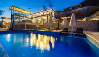 Villa  Avenir  Antalya'nın  Kaş , Gökçeören mevkiinde yer almaktadır.