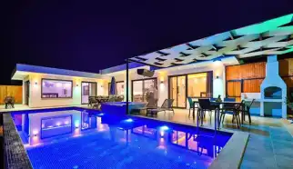 Kalkan' da Kiralık Doğa Manzaralı Muhafazakar Villa Zeytin