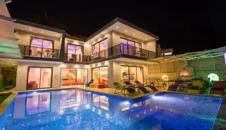 Villa Bedir Kalkan Akbel konumunda Deniz Manzaralı üç yatak odalı altı kişilik özel havuzlu korunaklı muhafazakar yazlık villamızdır.