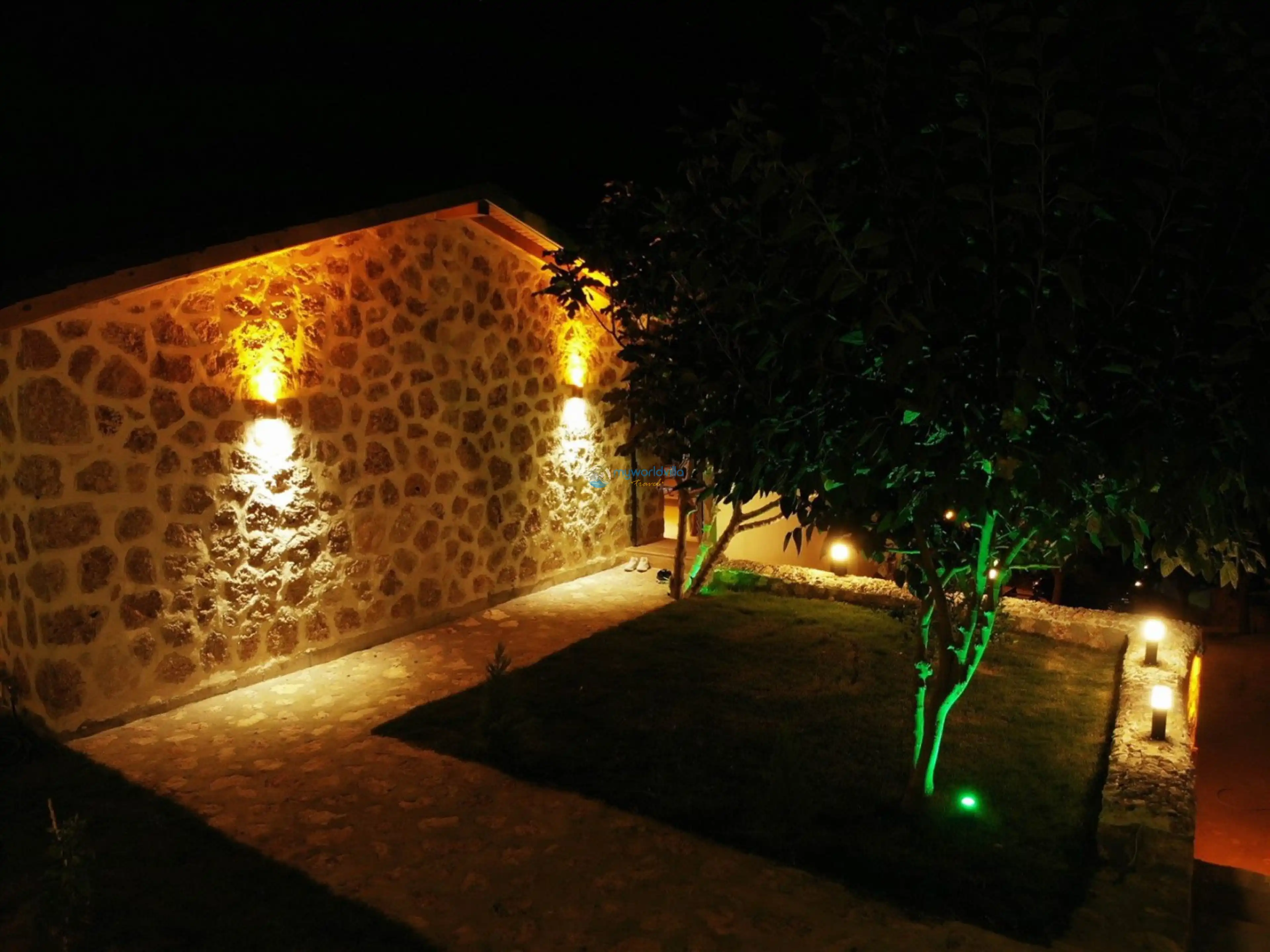 100MEDiA-19_584.jpg