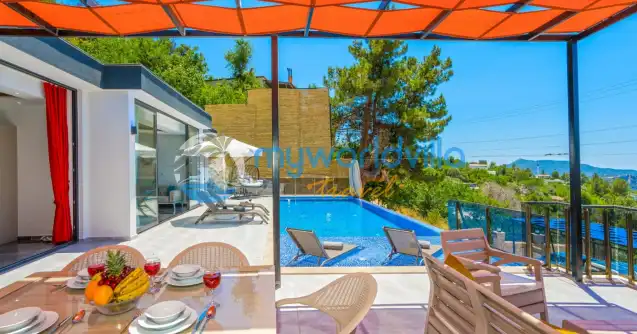 Villa Fiyona , Kalkan'ın Üzümlü bölgesinde yer alan , yapımı 2022 yılında tamamlanmış şirin bir balayı villasıdır.