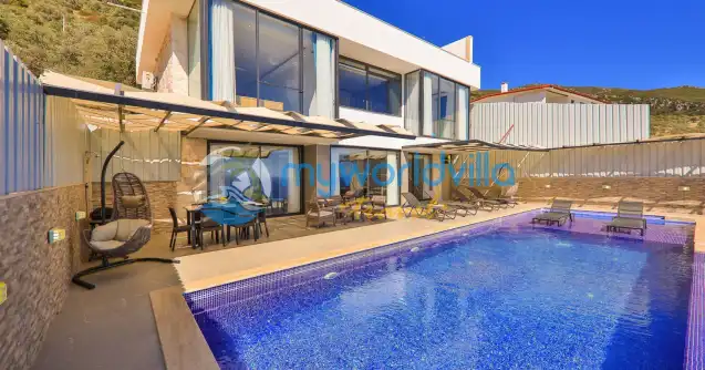 Villa Kivi Kalkan bölgesinde konumlanan Yazlık kiralık villamız iki yatak odalı dört kişilik kapasiteye sahip kapalı ısıtmalı havuzlu villamızdır.