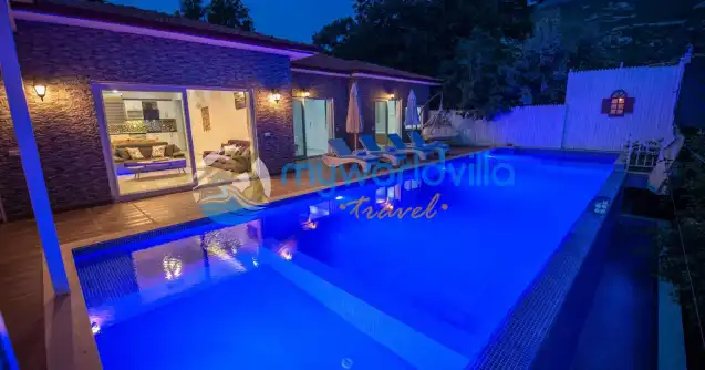 Villa Peri Kalkan İslamlar bölgesinde konumlanan 4 kişilik 2 Yatak odalı tatil villasıdır. 