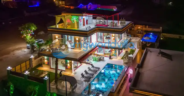 Antalya'nın Kaş ilçesi Gökseki mevkiinde konumlanan üç yatak odalı altı kişi konaklamalı, geniş aileler için özel olarak dizayn edilmiş kiralık yazlık villamız. 