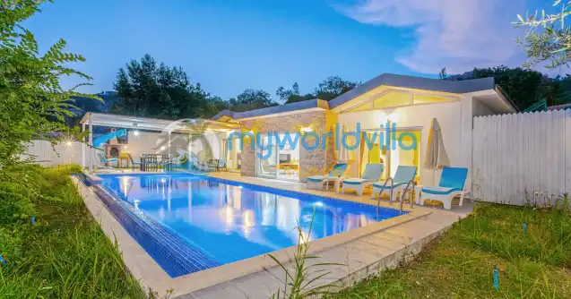 Villa Maram Evi, Kalkan İslamlar Köyü konumlu, havuzu tam korunaklı villamızdır. 