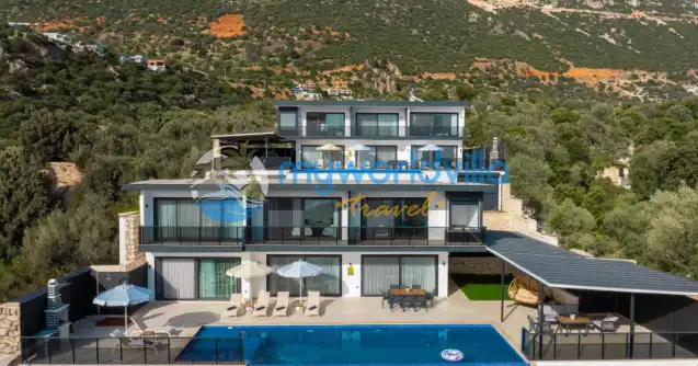 Villa The Moon 1 Kalkan'ın Sarnıçbaşı bölgesinde yer alan 4 yatak odalı ve 8 kişilik konaklama kapasitesine sahip lüks bir tatil villasıdır. 