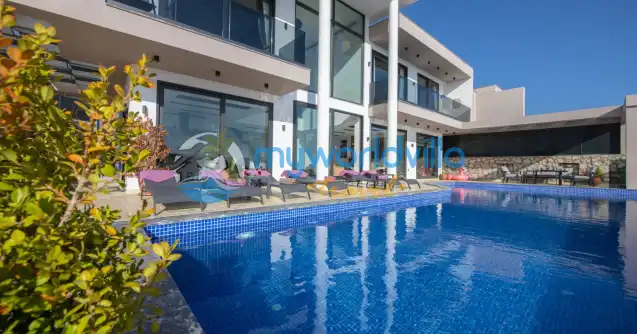 Villa Escobar, Kalkan Ulugöl Bölgesi' nde yer alan doğa içerisinde 3 yatak odalı 6 kişi konaklama kapasiteli kiralık villa.