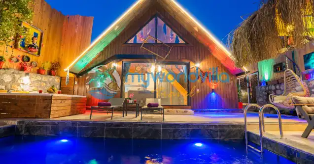 Antalya Kaş Kalkan İslamlar bölgesinde konumlanan Villa Gloria Naz,  iki yatak odalı üç Kişilik kapasiteli tatil villasıdır